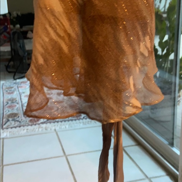 Dress flows. - Picture 6 of 6